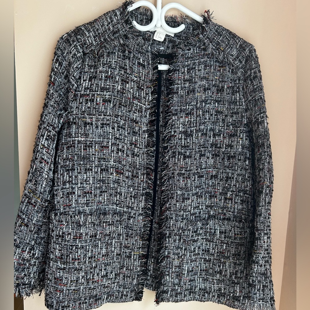 Gorgeous open blazer in Chanel like tweed look subtle gray and red pattern.